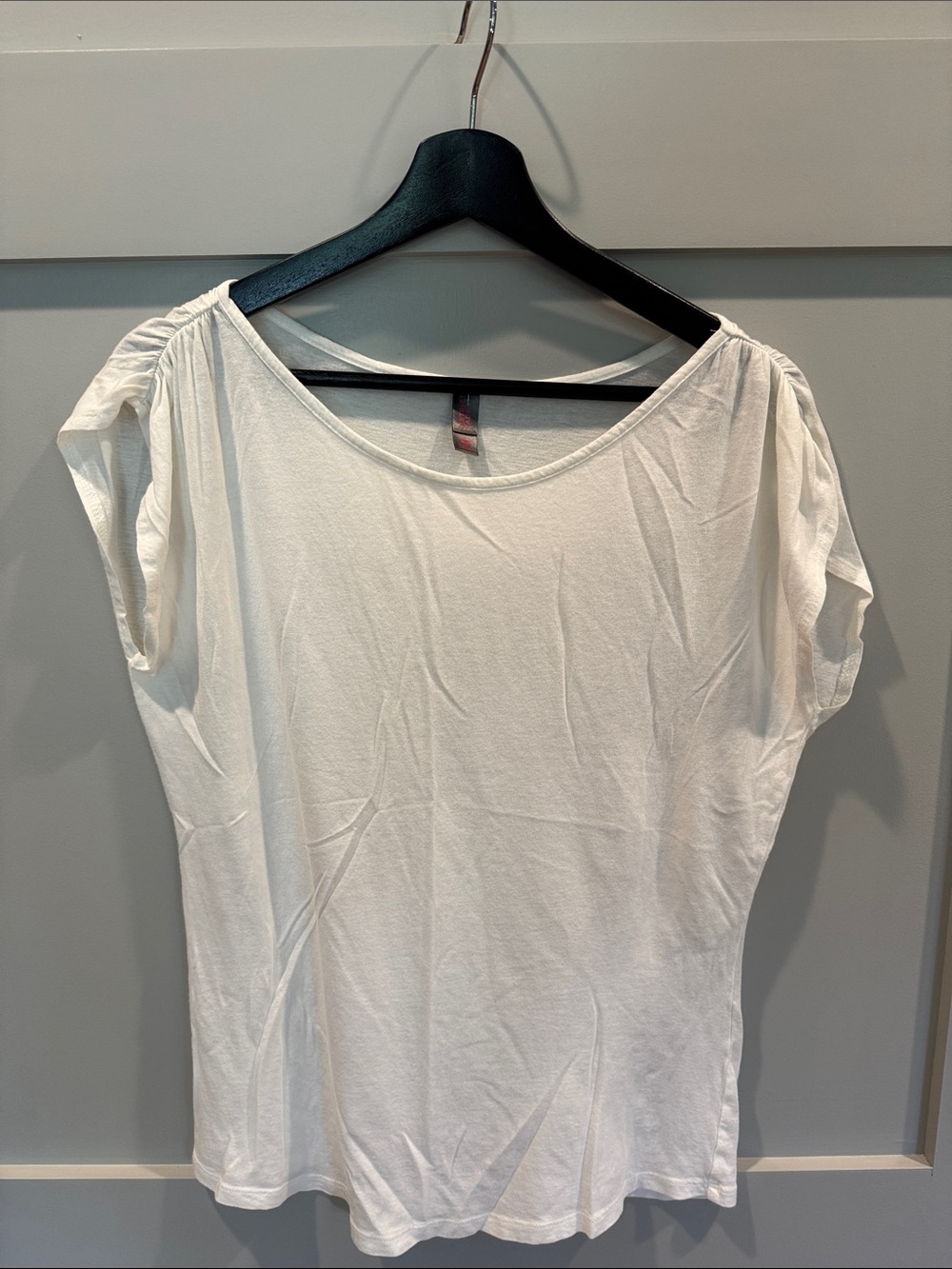 Women's White Short Sleeve Scoop Neck Tee